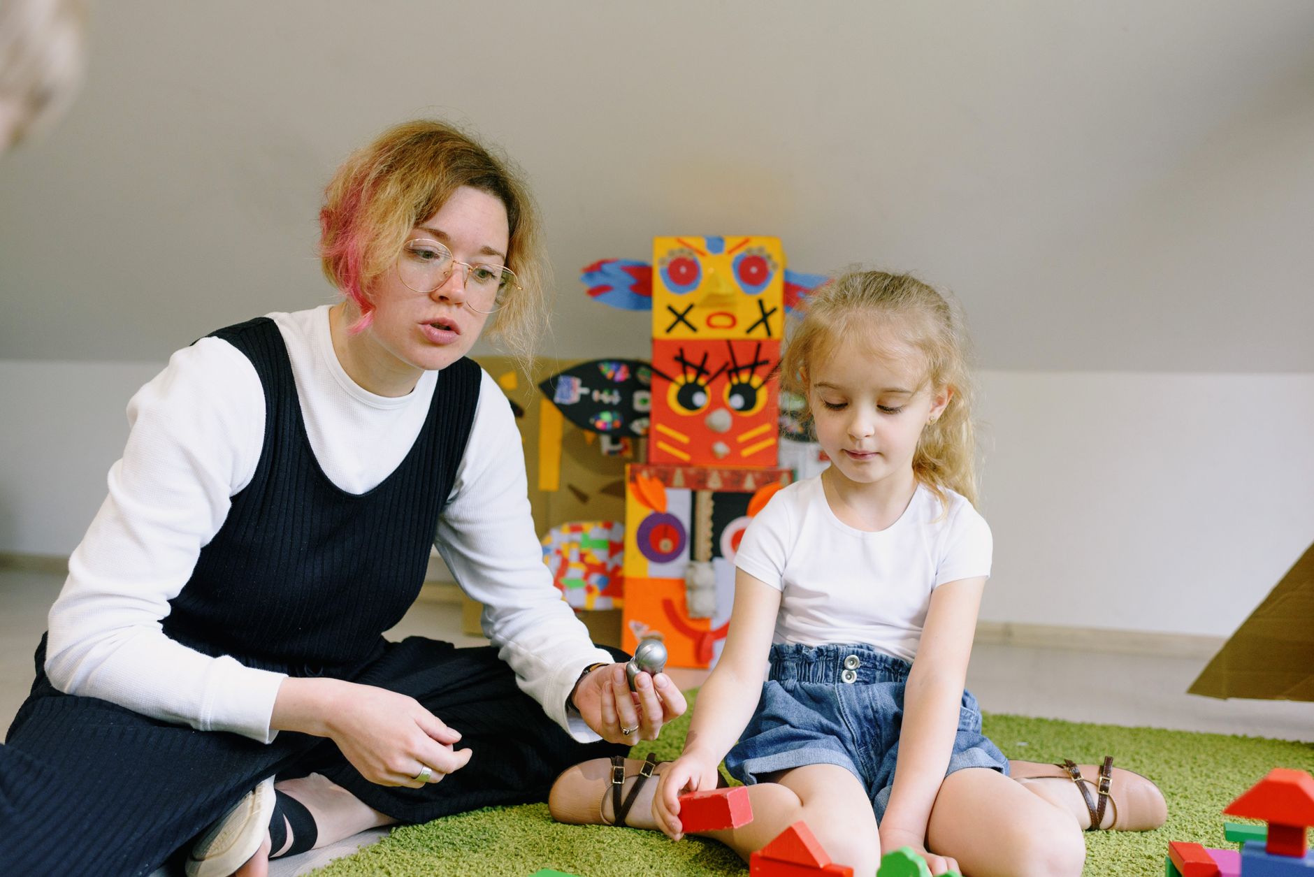 Assistante maternelle équipe à Calais